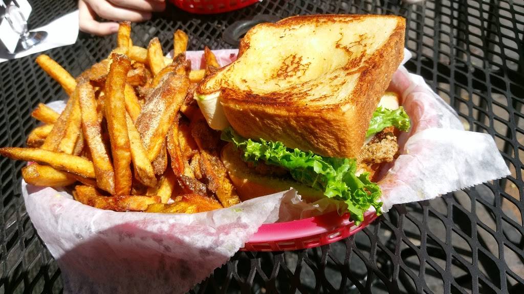 Village Burger | restaurant | 1426 Dunwoody Village Pkwy, Dunwoody, GA 30338, USA | 7705221600 OR +1 770-522-1600