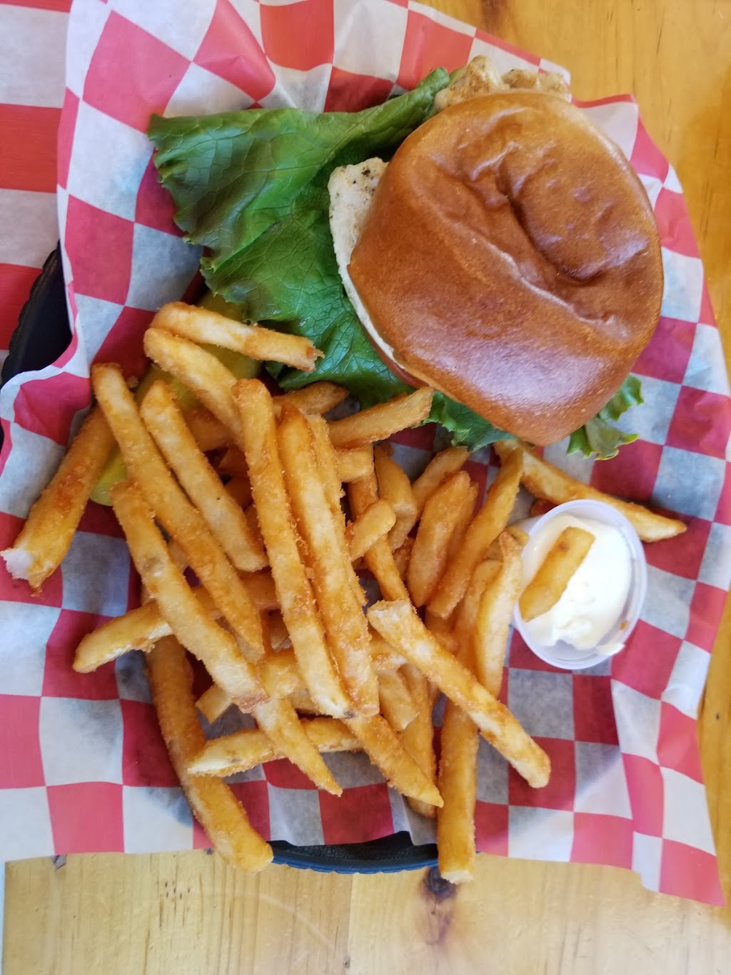 Jacks Grub & Pub | restaurant | 9915 W 6 Mile Rd, Brimley, MI 49715, USA | 9062481045 OR +1 906-248-1045