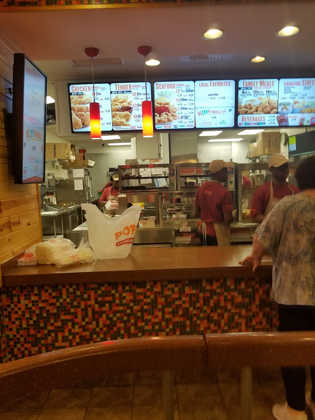 Popeyes Louisiana Kitchen | restaurant | 111 Hall St, Bastrop, LA 71220, USA | 3182830242 OR +1 318-283-0242