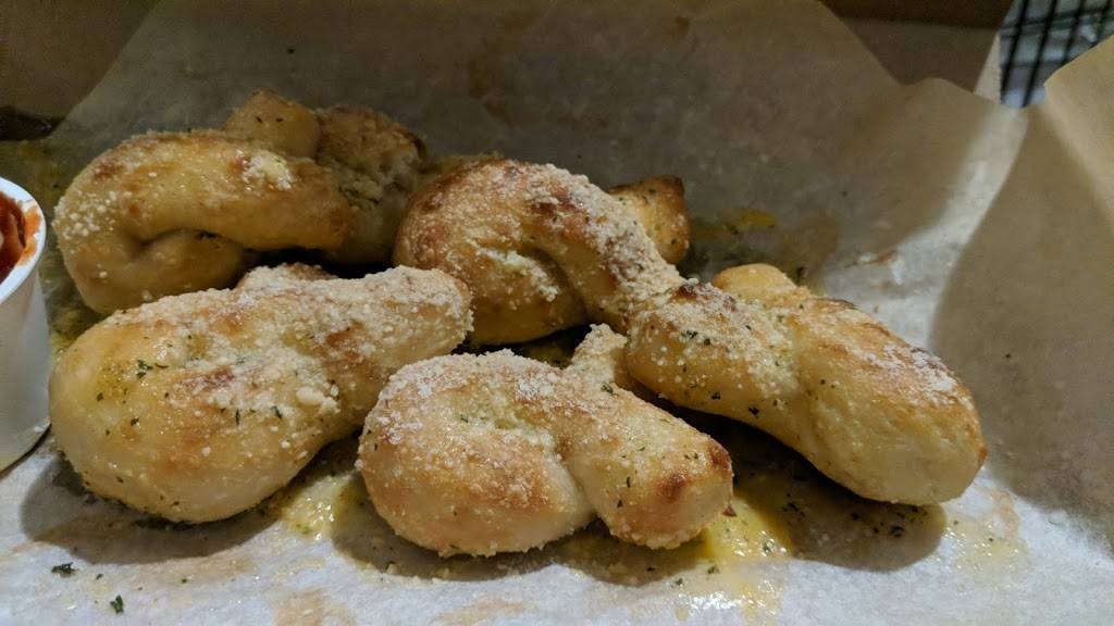 Dominos Pizza | meal delivery | 1415 W, IL-19, Chicago, IL 60613, USA | 7738713030 OR +1 773-871-3030