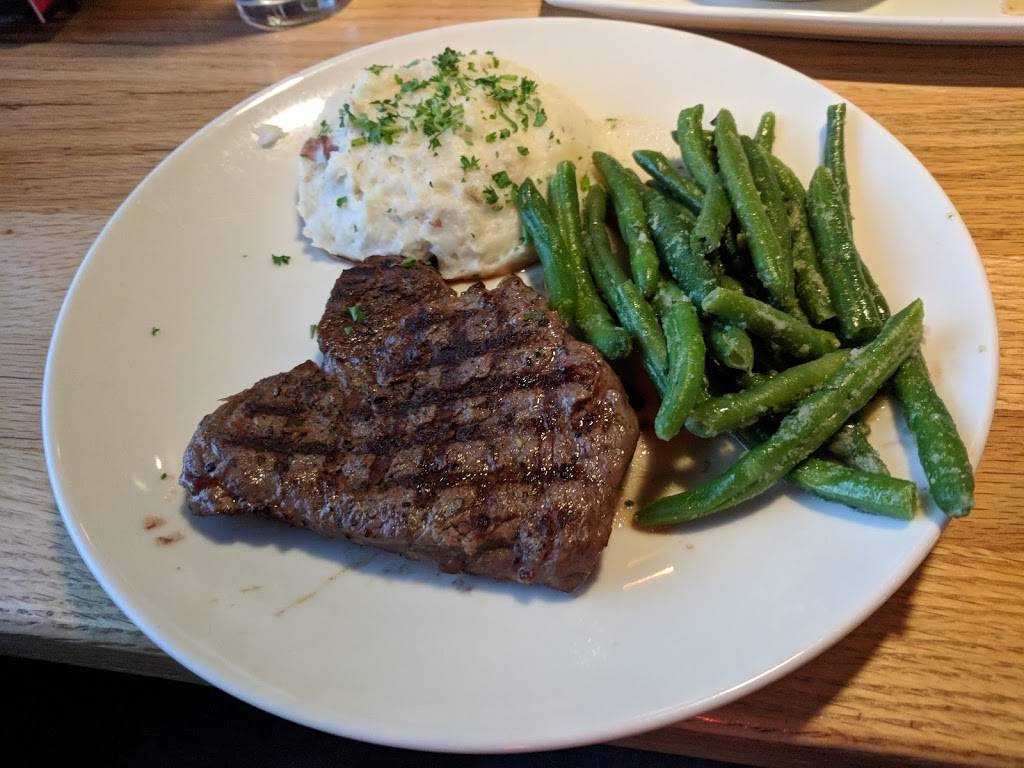 Applebees Grill + Bar | restaurant | 3956 Grand Ave, Chino, CA 91710, USA | 9095907844 OR +1 909-590-7844