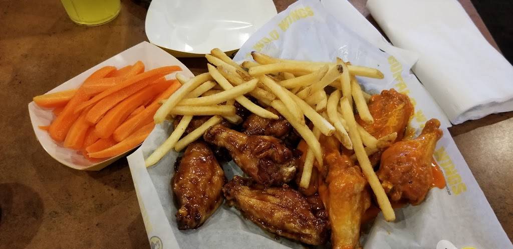 Buffalo Wild Wings | meal takeaway | 110 S Hampton Pl, Clarksville, TN 37040, USA | 9315525327 OR +1 931-552-5327
