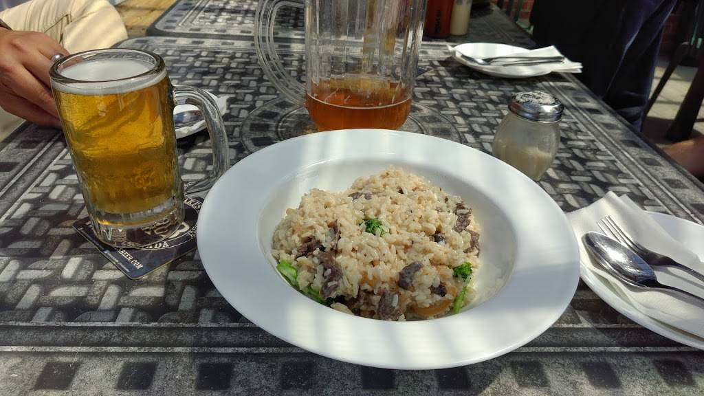 Seans Twisted | restaurant | 1291 Wilson Ave Unit A, North York, ON M3M 3C6, Canada | 4162448433 OR +1 416-244-8433