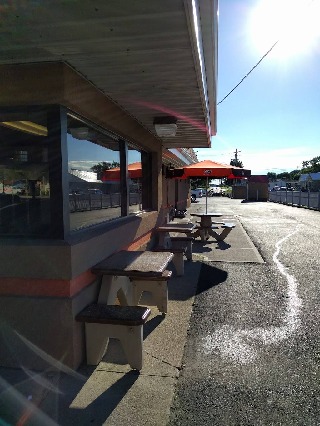 A&W Restaurant | restaurant | 1501 N Lincoln St, Greensburg, IN 47240, USA | 8126632772 OR +1 812-663-2772
