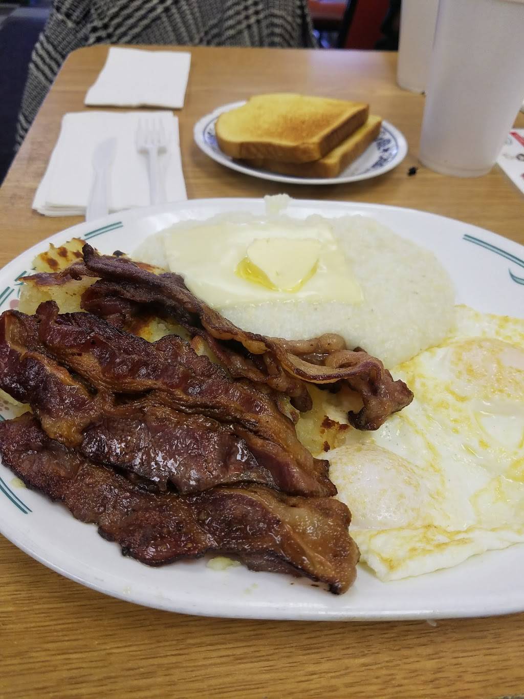 Junes Restaurant | restaurant | 6338 Stenton Ave, Philadelphia, PA 19138, USA | 2152761980 OR +1 215-276-1980