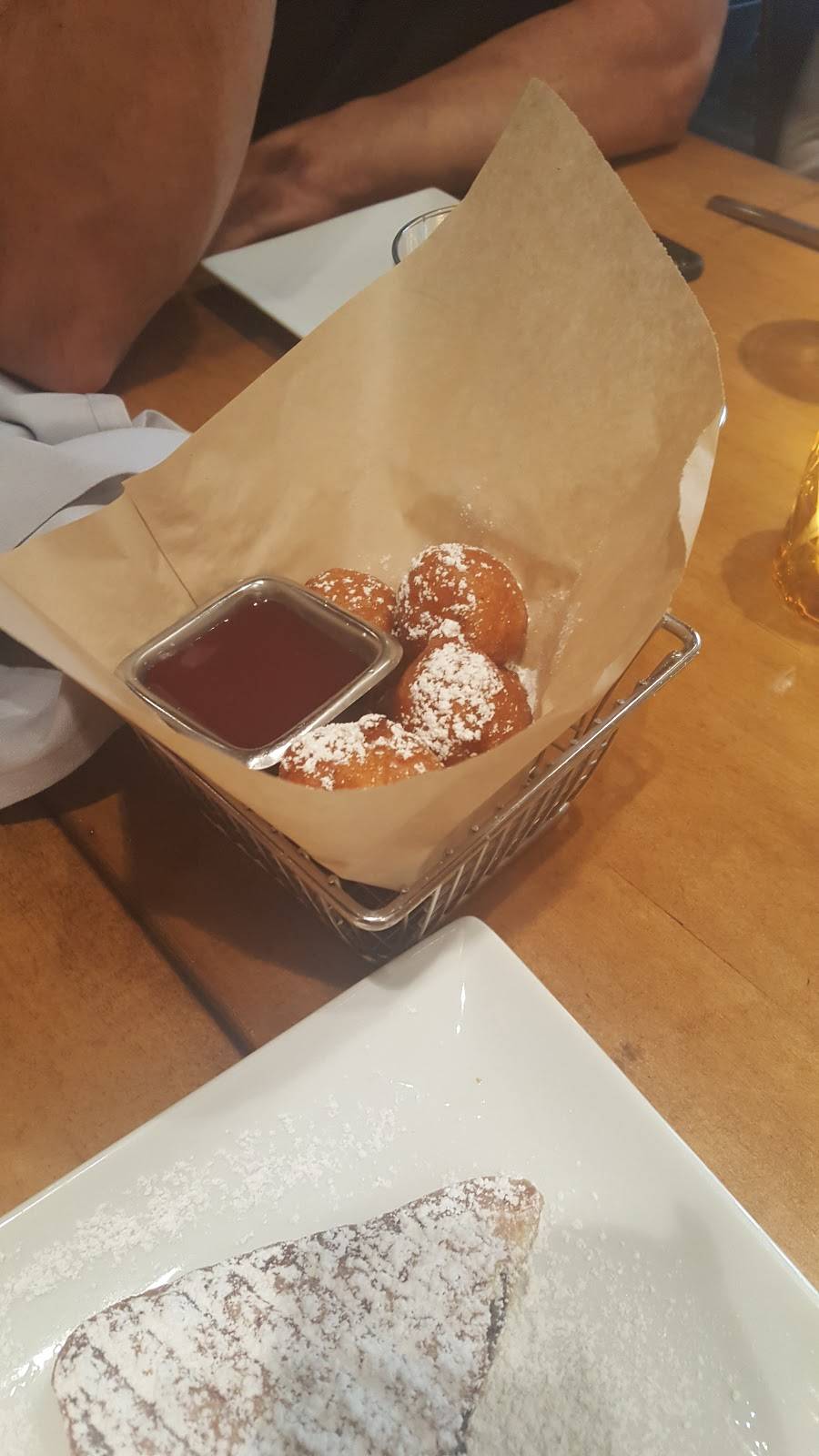 Chipotle Mexican Grill | restaurant | 413 8th St SE, Washington, DC 20003, USA | 2024643390 OR +1 202-464-3390