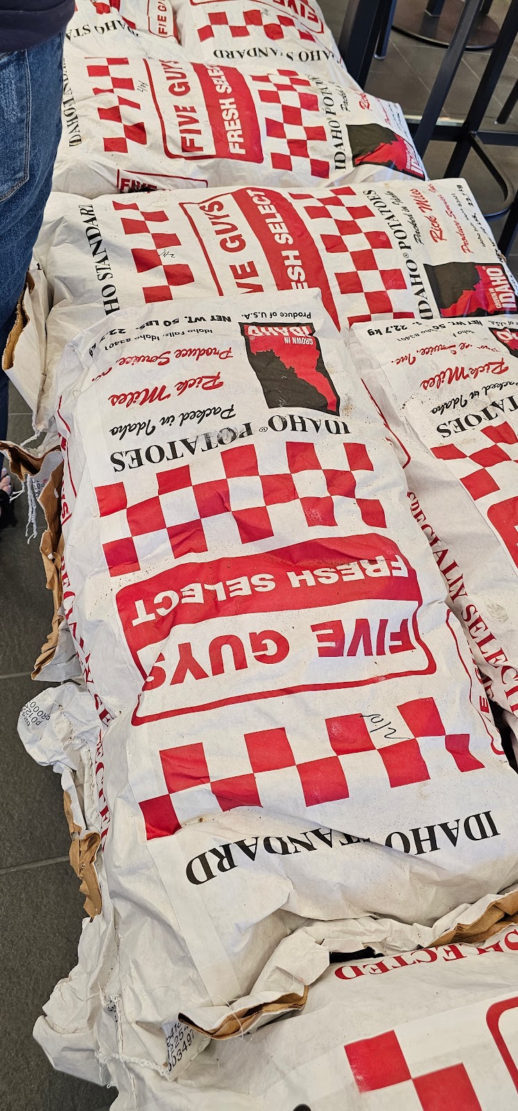 Five Guys | meal takeaway | 9050 Dixie Hwy #104, Louisville, KY 40258, USA | 5022909291 OR +1 502-290-9291