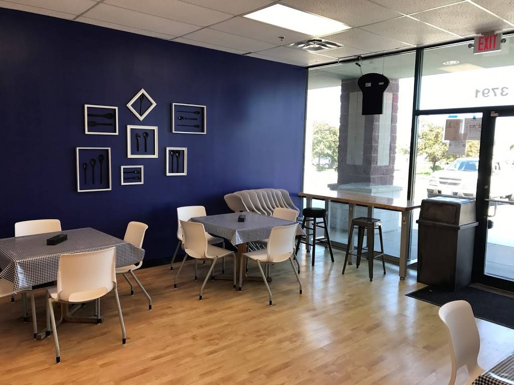 McSmiths Kitchen & Catering | restaurant | 3791 New Town Blvd, St Charles, MO 63301, USA | 6364936023 OR +1 636-493-6023