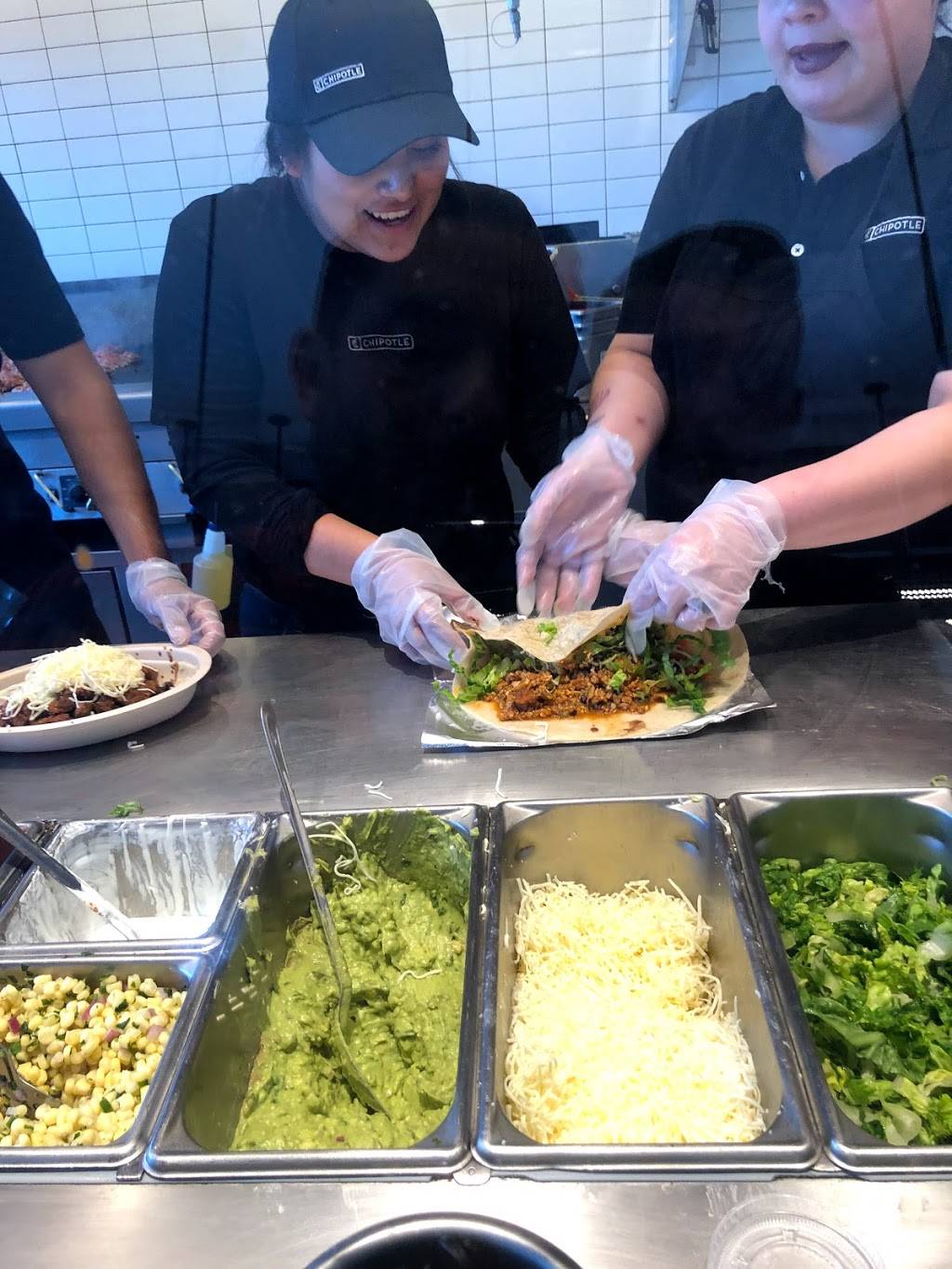 Chipotle Mexican Grill | restaurant | 7660 Sunset Blvd, Los Angeles, CA 90046, USA | 3239525160 OR +1 323-952-5160