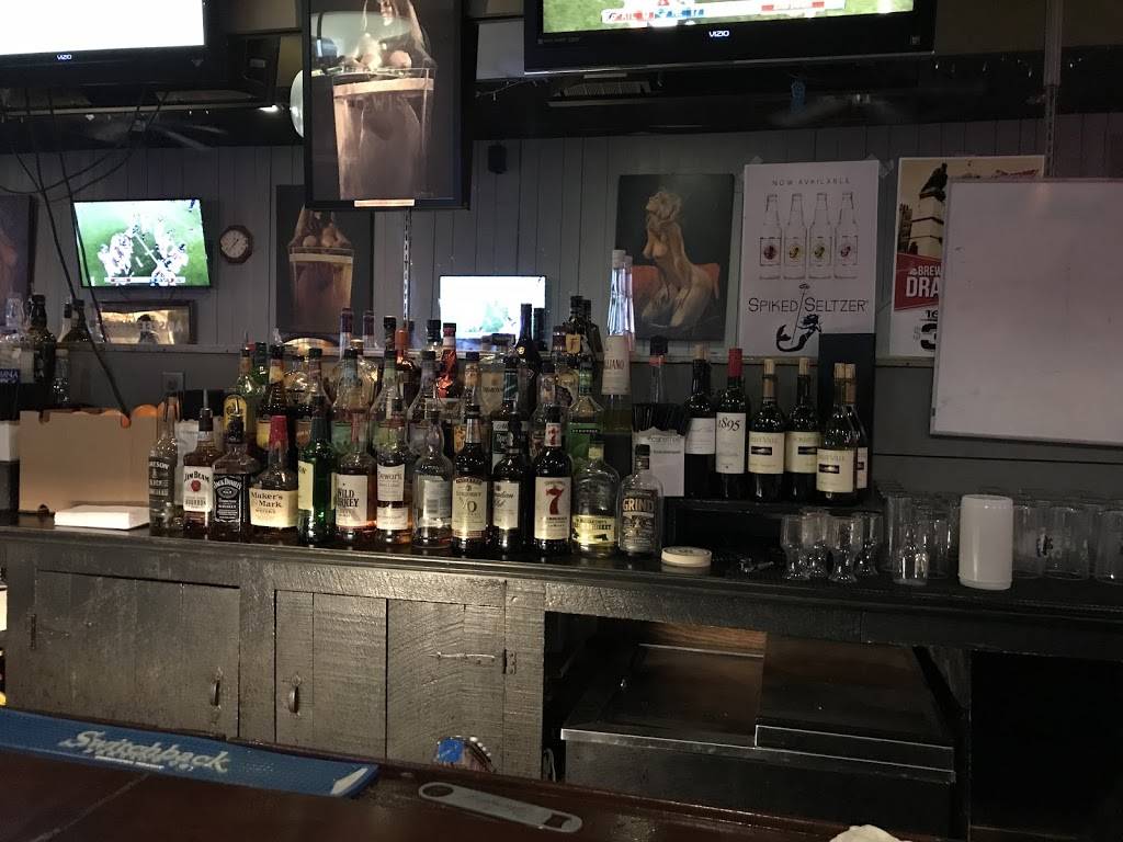 Lewis Restaurant & Grille | restaurant | 92 Central St, Norwood, MA 02062, USA | 7817628928 OR +1 781-762-8928