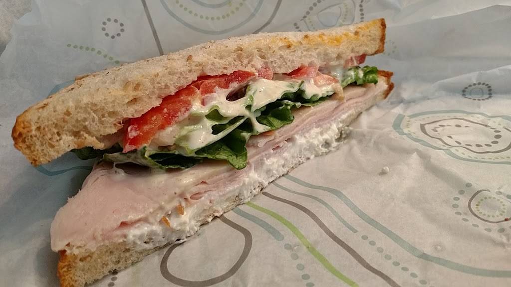 Red Pepper Deli | restaurant | 6401 Claymont Crse # 4, Crestwood, KY 40014, USA | 5022418280 OR +1 502-241-8280