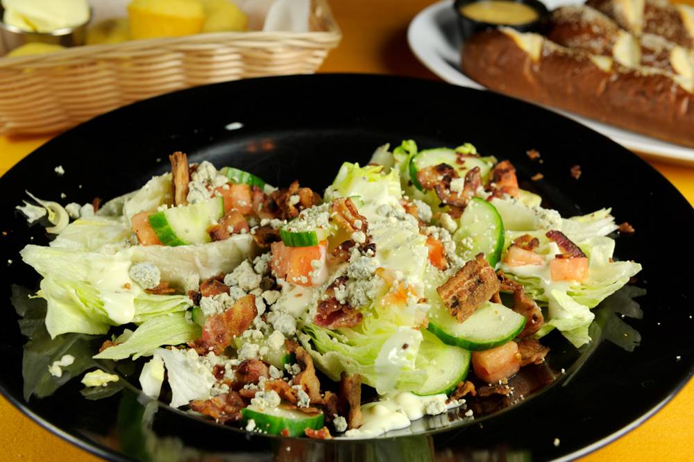 Winni Grille | restaurant | 650 Laconia Rd, Tilton, NH 03276, USA | 6035278217 OR +1 603-527-8217