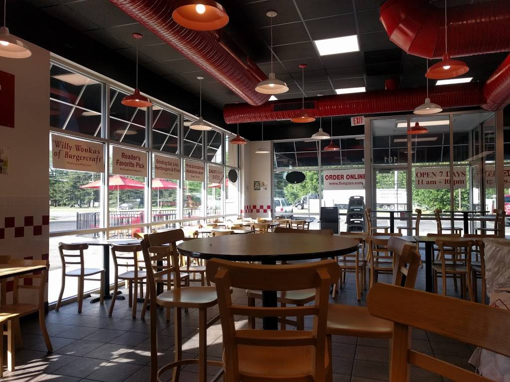 Five Guys | meal takeaway | 5399 S US Hwy 41, Terre Haute, IN 47802, USA | 8122994897 OR +1 812-299-4897