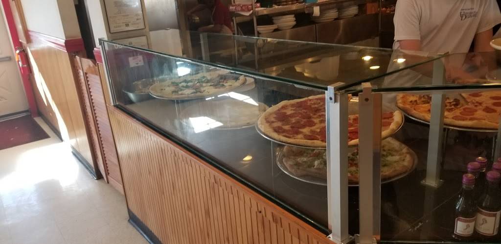 Two Cousins Pizza | restaurant | 7460 Lancaster Pike, Hockessin, DE 19707, USA | 3022343455 OR +1 302-234-3455