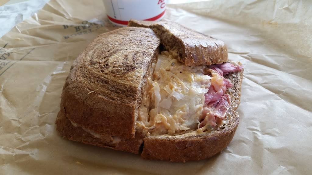 Arbys | meal takeaway | 4100 W 83rd St, Prairie Village, KS 66208, USA | 9133811616 OR +1 913-381-1616