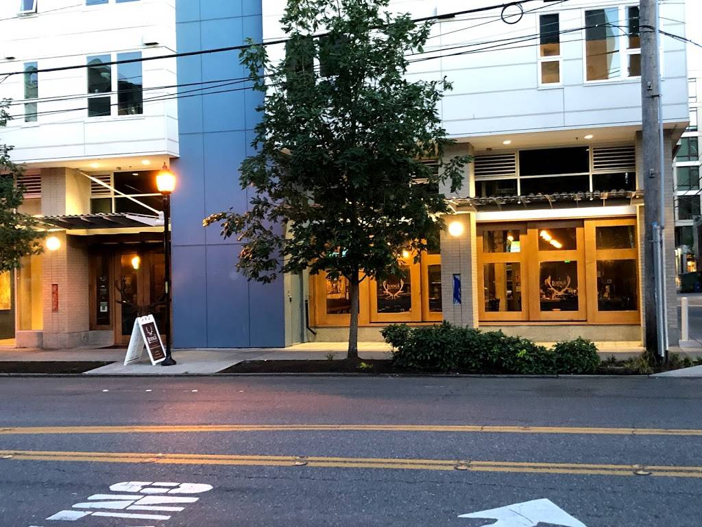 The Lodge Sports Grille | restaurant | 4209 SW Alaska St, Seattle, WA 98116, USA | 2063883337 OR +1 206-388-3337