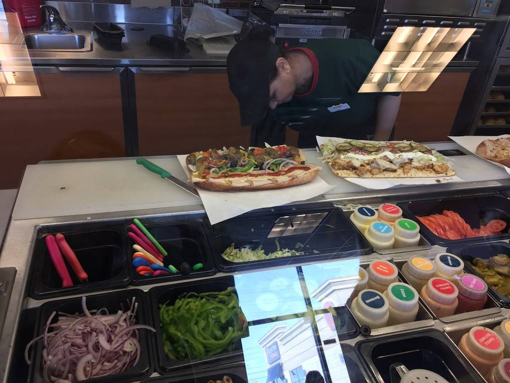 Subway Burlington | restaurant | 728 Burloak Dr, Burlington, ON L7L 0B1, Canada | 9053331138 OR +1 905-333-1138