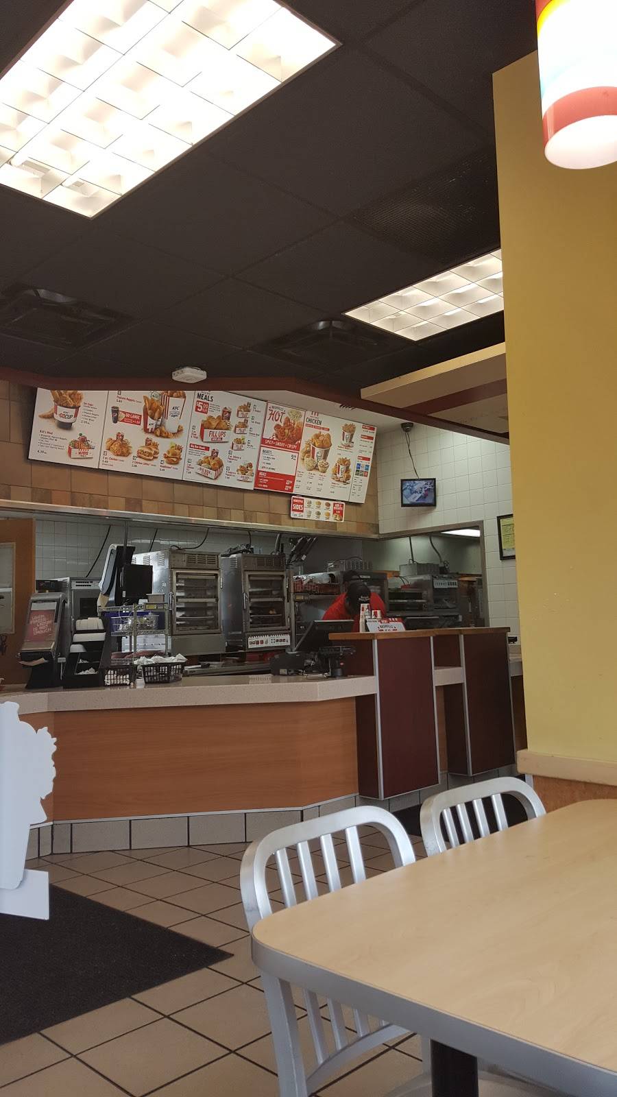 KFC | restaurant | 2910 Clarksville Hwy, Nashville, TN 37218, USA | 6152429165 OR +1 615-242-9165