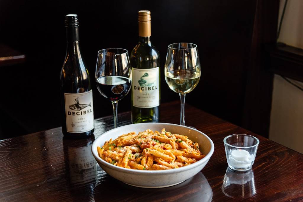 McCrossens Tavern | restaurant | 529 N 20th St, Philadelphia, PA 19130, USA | 2158540923 OR +1 215-854-0923