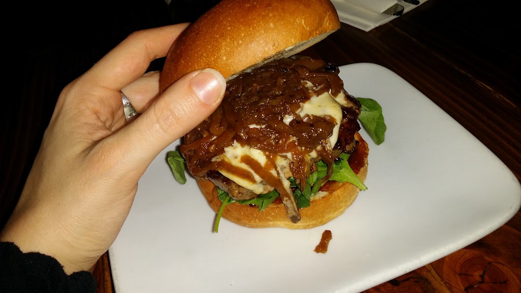 Stout Burgers & Beers | restaurant | 1544 N Cahuenga Blvd, Los Angeles, CA 90028, USA | 3234693801 OR +1 323-469-3801