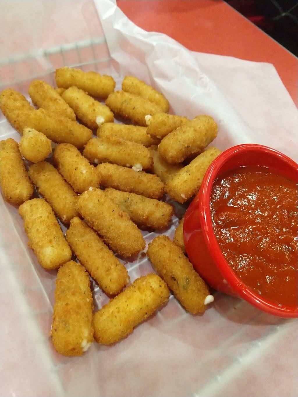 Friendlys | restaurant | 841 Dalton Ave, Pittsfield, MA 01201, USA | 4134430282 OR +1 413-443-0282