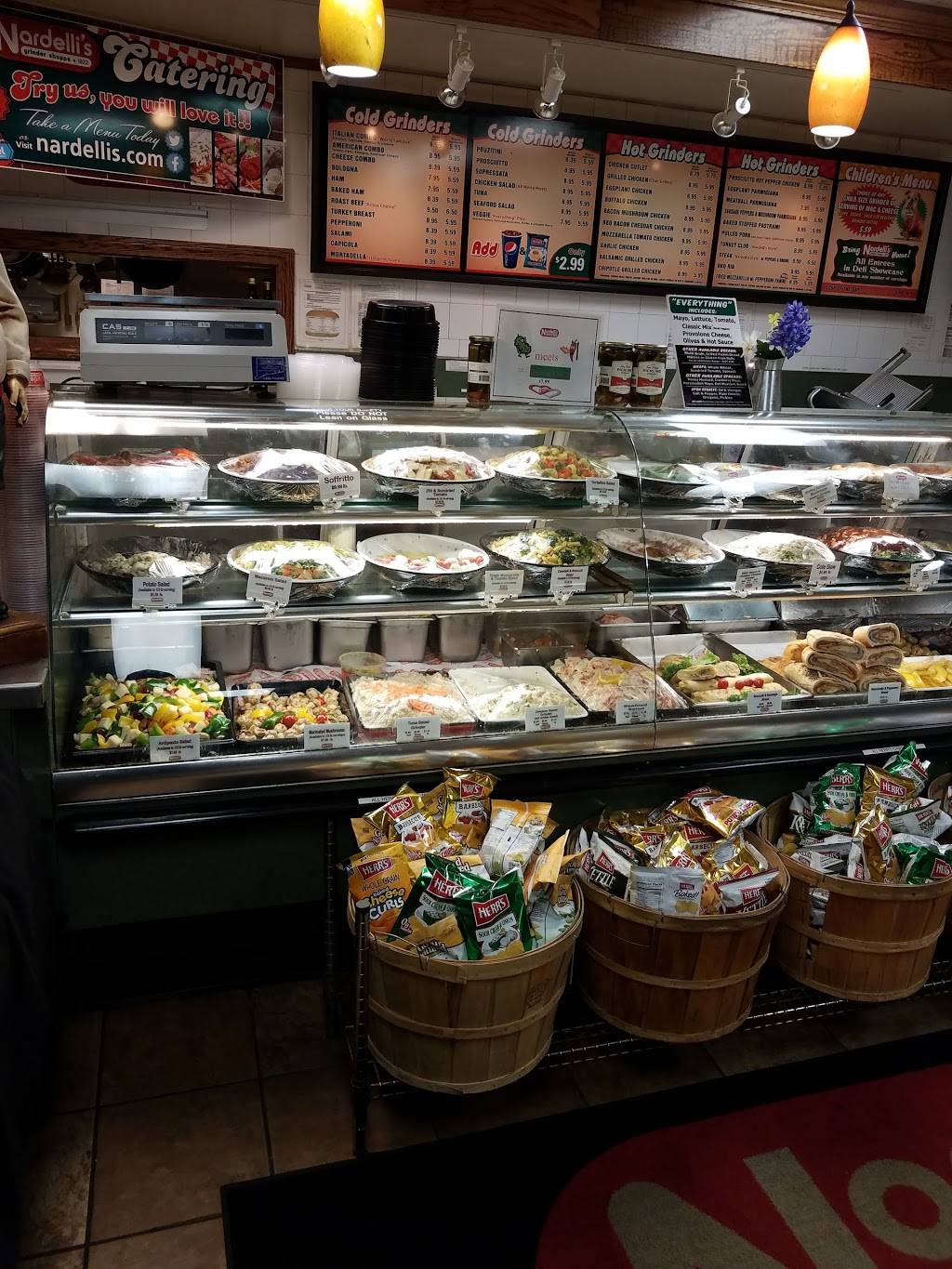 Nardellis Grinder Shoppe | restaurant | 87 Maple St, Naugatuck, CT 06770, USA | 2037299470 OR +1 203-729-9470