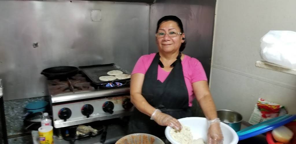 Veronicas Pupusas y Tacos | restaurant | 4276-4298 Lockhart Hwy, Austin, TX 78744, USA | 5125074363 OR +1 512-507-4363