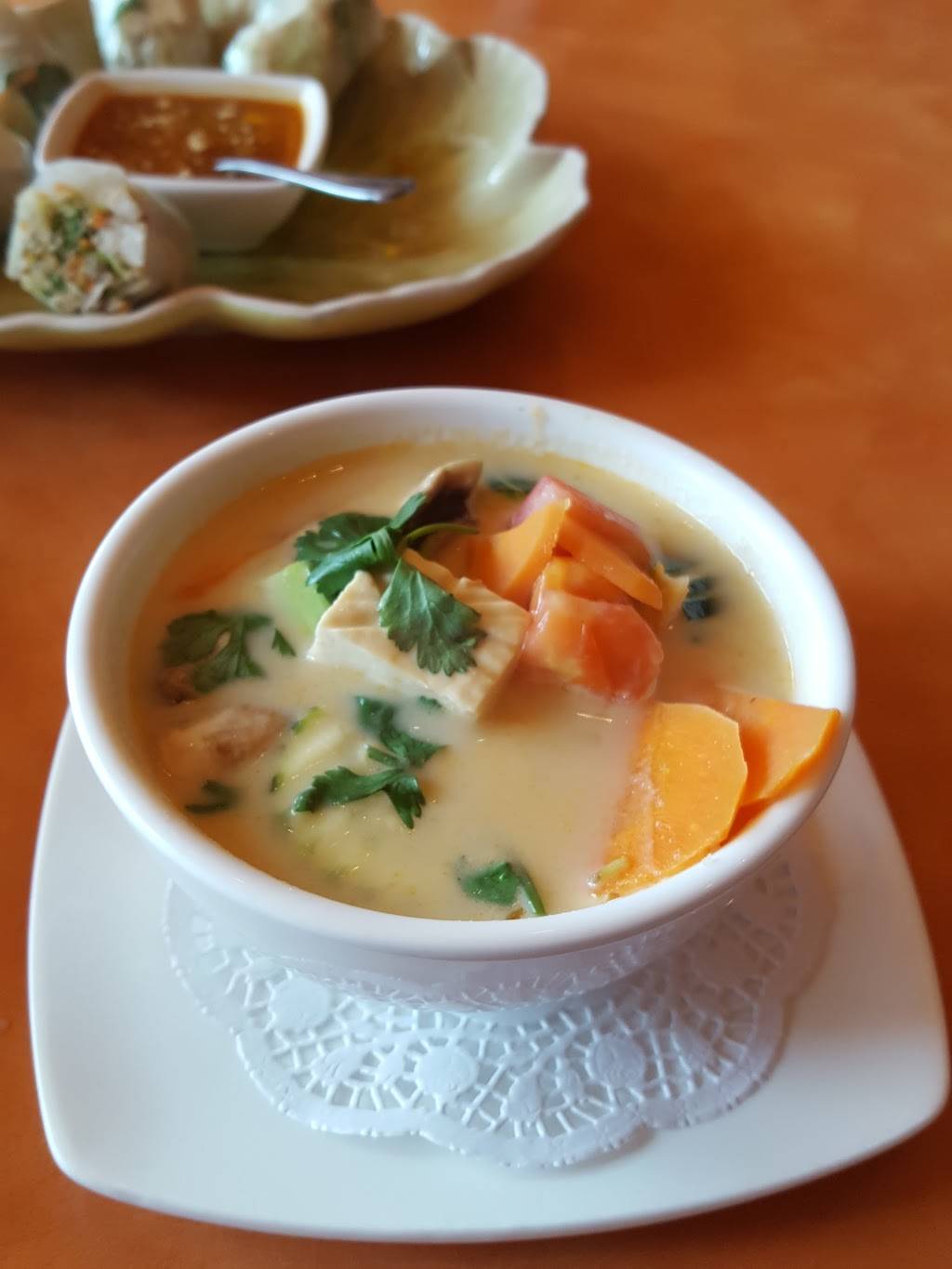 Ginger Thai Kitchen | restaurant | 1104 S Main St, Salinas, CA 93901, USA | 8314228424 OR +1 831-422-8424