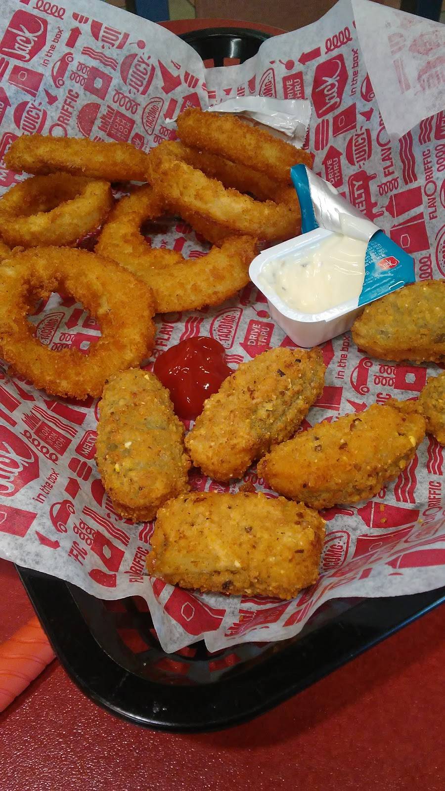 Jack in the Box | restaurant | 1900 Mission Ave, Oceanside, CA 92054, USA | 7609673971 OR +1 760-967-3971