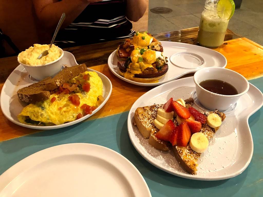 Two Chicks Café - CBD | restaurant | 920 Gravier St, New Orleans, LA 70112, USA | 5042187400 OR +1 504-218-7400