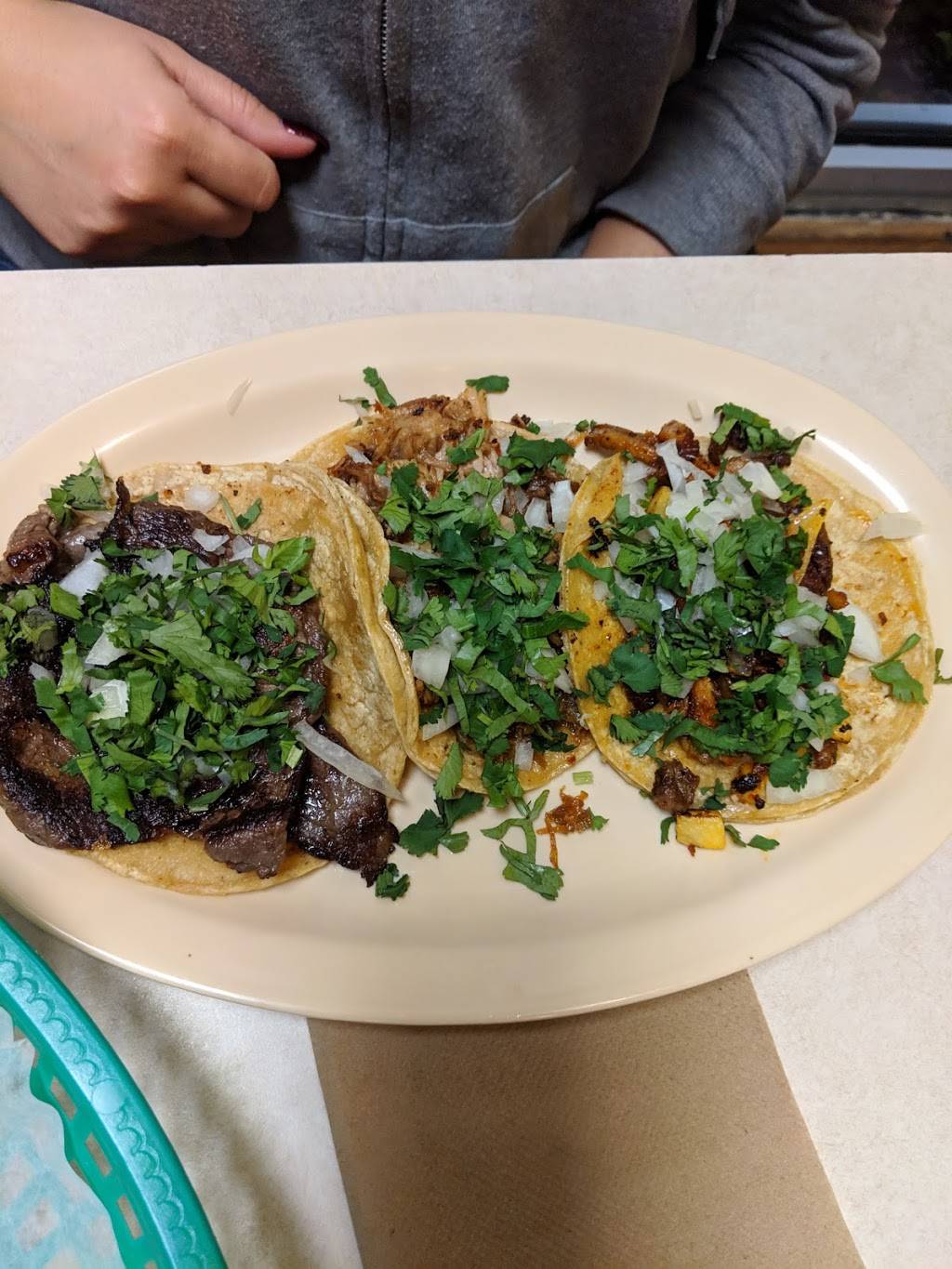 Jonnys Tacos | restaurant | 133 S Weber Rd, Bolingbrook, IL 60490, USA | 6303789101 OR +1 630-378-9101