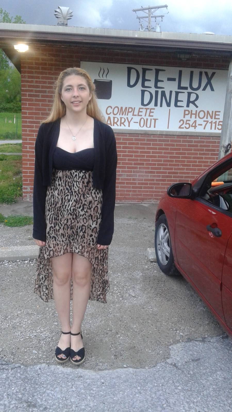 Dee-Lux Diner | restaurant | 700 S Central Ave, Roxana, IL 62084, USA | 6182547115 OR +1 618-254-7115