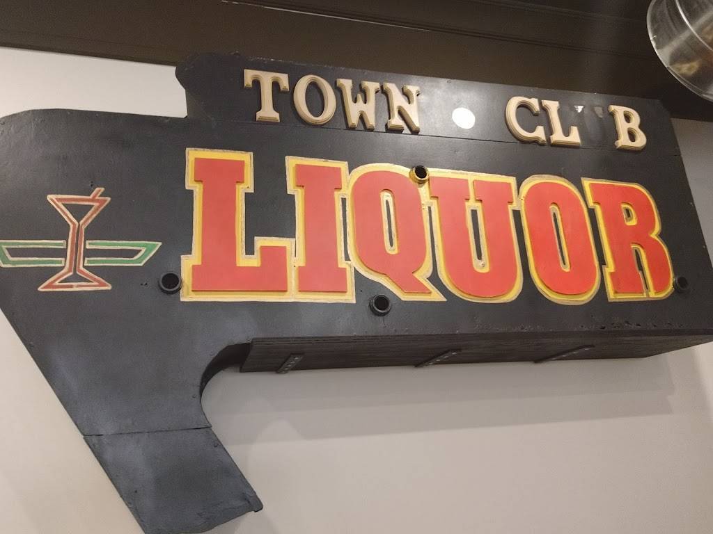 Town Club Elk Rapids | restaurant | 133 River St, Elk Rapids, MI 49629, USA | 2312649914 OR +1 231-264-9914