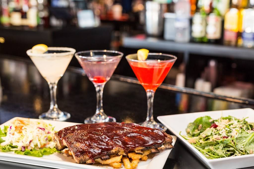 Half Moon Sports Grill | night club | 288 E Greenway Pkwy #103, Phoenix, AZ 85022, USA | 6029936600 OR +1 602-993-6600