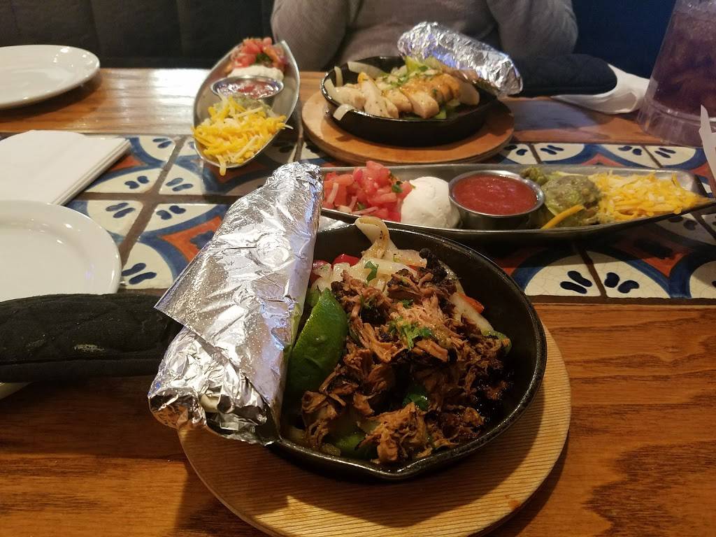 Chilis Grill & Bar | meal takeaway | 5620 Northwest Hwy, Crystal Lake, IL 60014, USA | 8153569216 OR +1 815-356-9216