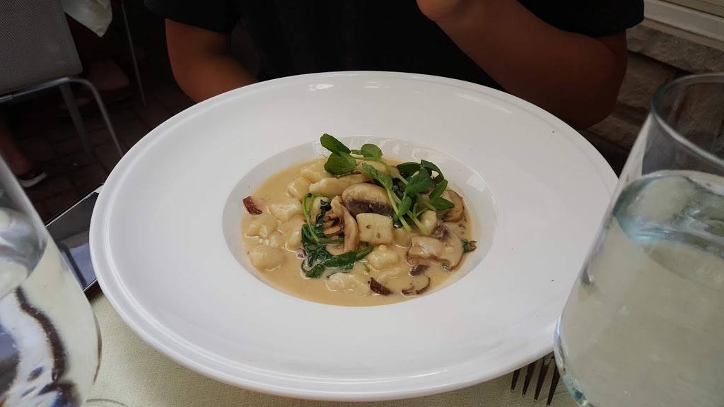 Bella Vita Ristorante | restaurant | 142 Queen St, Niagara-on-the-Lake, ON L0S 1J0, Canada | 9054683263 OR +1 905-468-3263