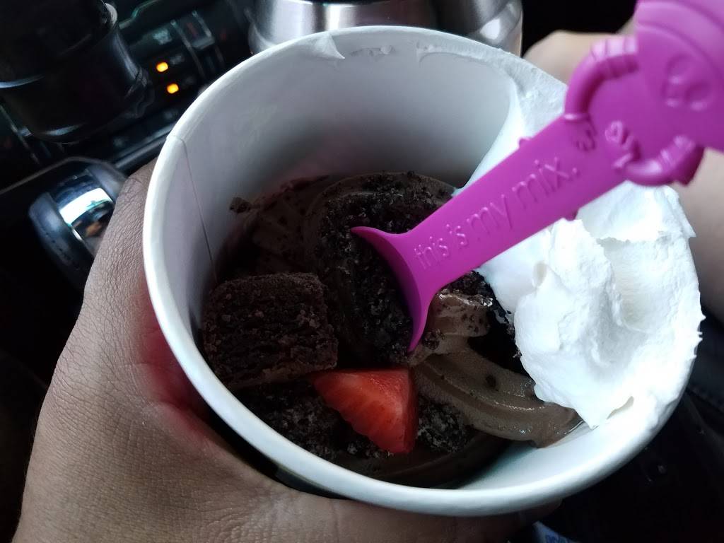 Menchies Frozen Yogurt | bakery | 973 E Stanley Blvd, Livermore, CA 94550, USA | 9254473300 OR +1 925-447-3300