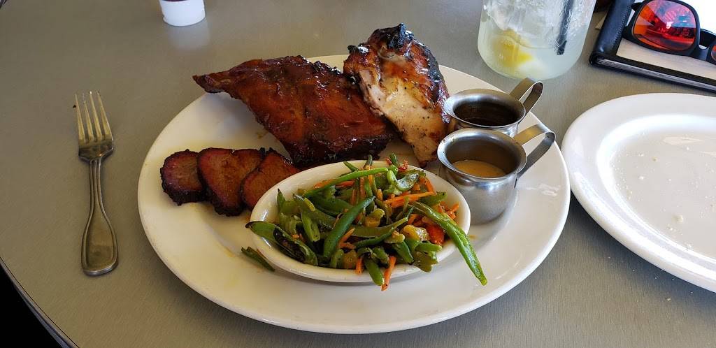 Lucilles Smokehouse Bar-B-Que | restaurant | 2550 Park Ave, Tustin, CA 92782, USA | 7142591227 OR +1 714-259-1227