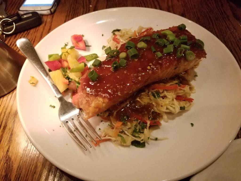 Chucks Steak House | restaurant | 20 Segar St, Danbury, CT 06810, USA | 2037925555 OR +1 203-792-5555