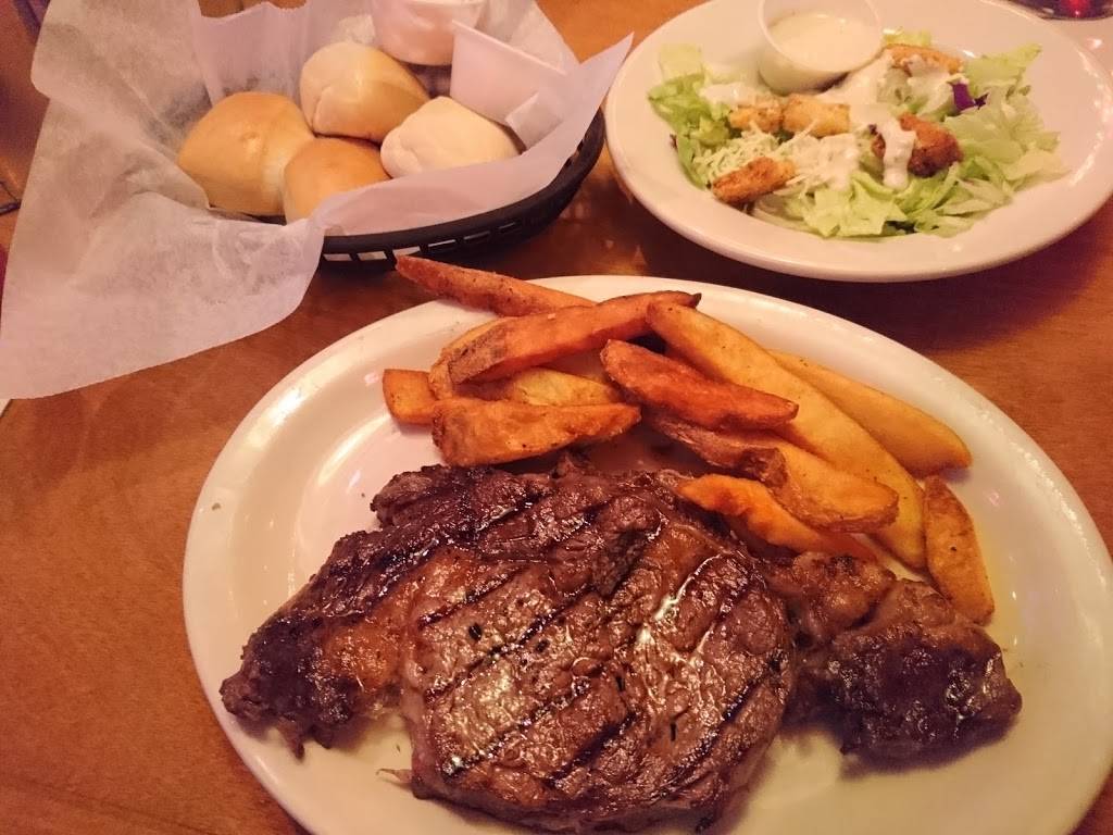 Texas Roadhouse | restaurant | 200 W E McGalliard Rd, Muncie, IN 47303, USA | 7652827113 OR +1 765-282-7113
