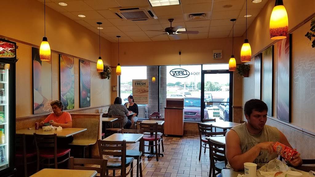 Subway | restaurant | 1904 S. Scatterfield Rd Unit 6 River Ridge Plaza S/C, Anderson, IN 46016, USA | 7656492675 OR +1 765-649-2675