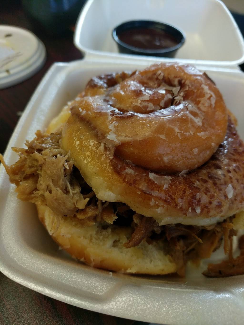 Yummies Donuts & BBQ | bakery | 2001 S Tamiami Trail, Venice, FL 34293, USA | 9414937170 OR +1 941-493-7170