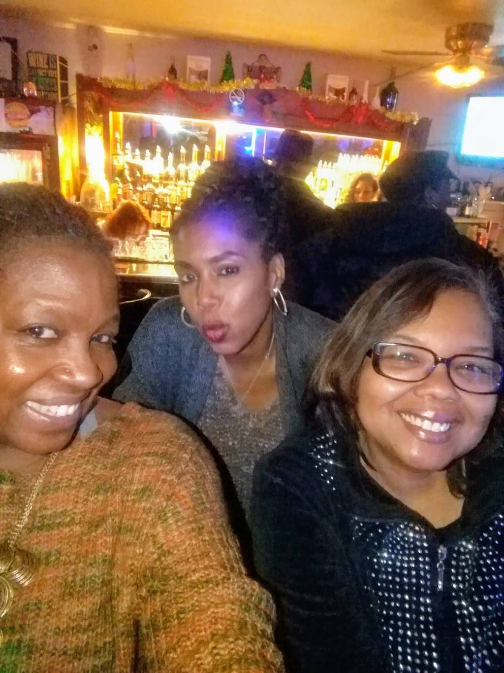 Stonies Pub and Grill | restaurant | 5400 Carthage Ave, Cincinnati, OH 45212, USA | 5139544002 OR +1 513-954-4002