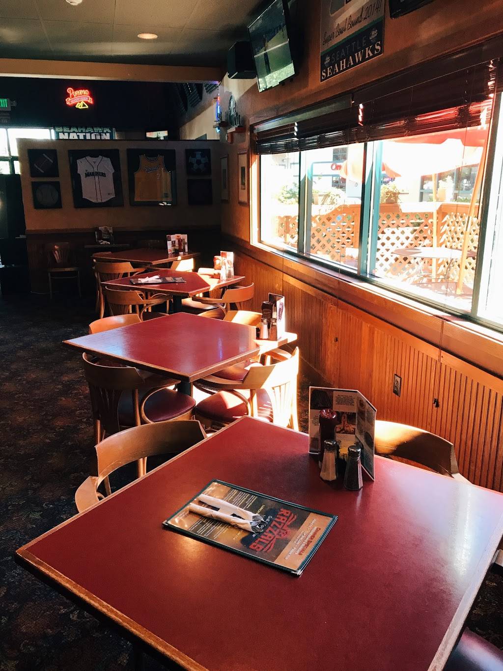 Razzals Bar & Grill | restaurant | 11114 Evergreen Way E, Everett, WA 98204, USA | 4252906224 OR +1 425-290-6224