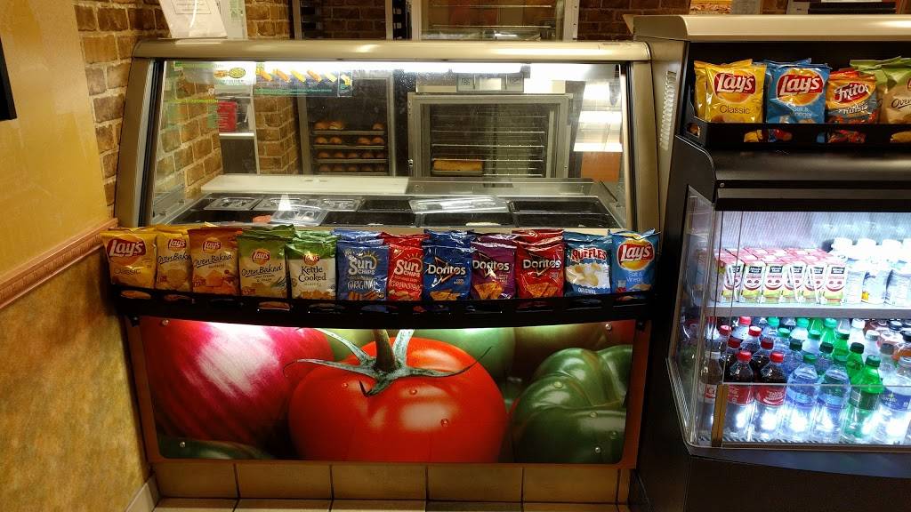 Subway Restaurants | restaurant | 259-19 Union Tpke, Glen Oaks, NY 11004, USA | 7183431584 OR +1 718-343-1584