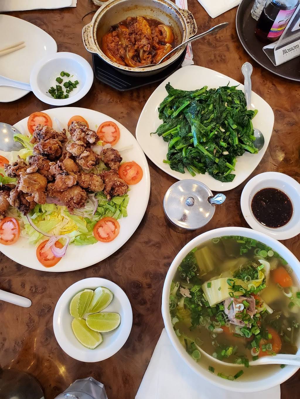 Que Huong Bistro | restaurant | 13438 Bellaire Blvd #2, Houston, TX 77083, USA | 8327818864 OR +1 832-781-8864