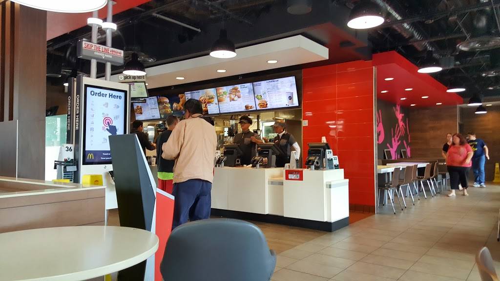 McDonalds | cafe | 5465 N, Airport-Pulling Rd, Naples, FL 34109, USA | 2395662004 OR +1 239-566-2004