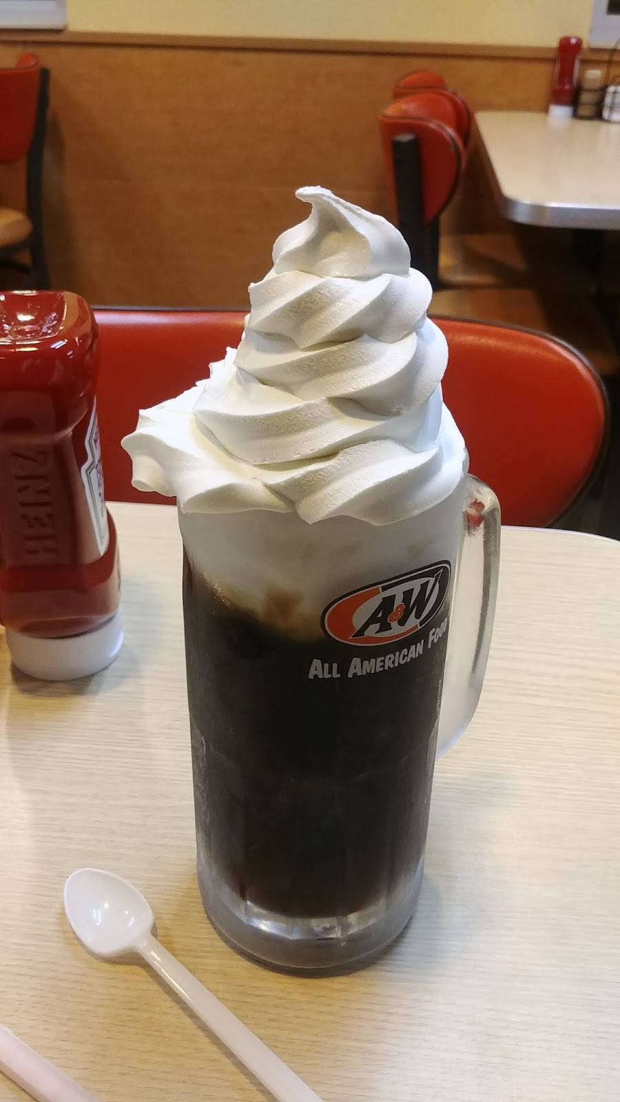A&W Restaurant | restaurant | 1196 Westowne Dr, Neenah, WI 54956, USA | 9207516847 OR +1 920-751-6847