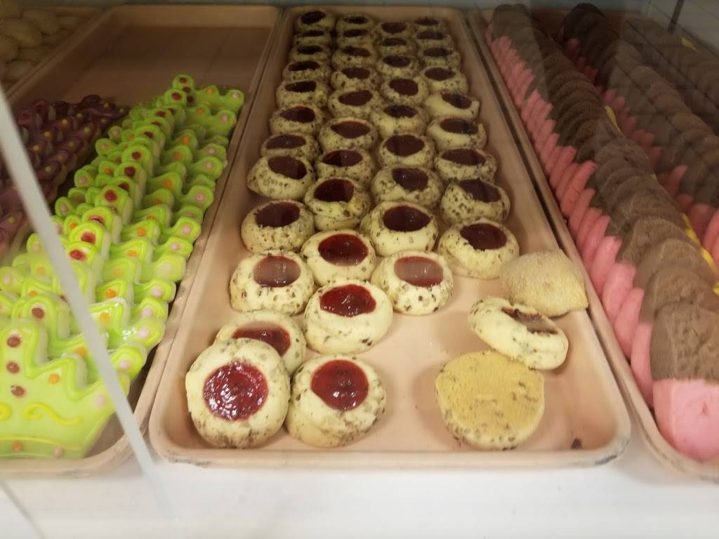 Gussies Tamales & Bakery | bakery | 2200 N Piedras St, El Paso, TX 79930, USA | 9155668209 OR +1 915-566-8209