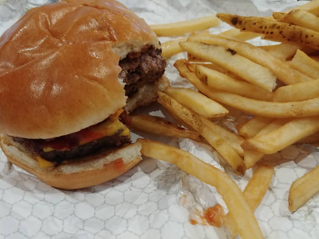 Wendys | restaurant | 1210 E Jericho Turnpike, Huntington, NY 11743, USA | 6313514645 OR +1 631-351-4645